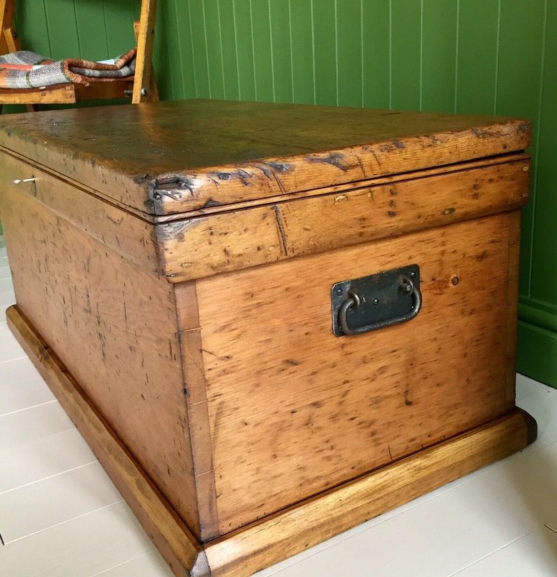 9 Vermont Collectibles Nobody Wants Anymore (And 3 Still Loved By Collectors) - Decor Hint Antique Pine Blanket Chests