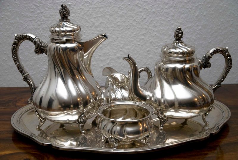 36 Antiques Are Not Worth A Penny Nowadays, For Real - Decor Hint Silverplated Serving Pieces