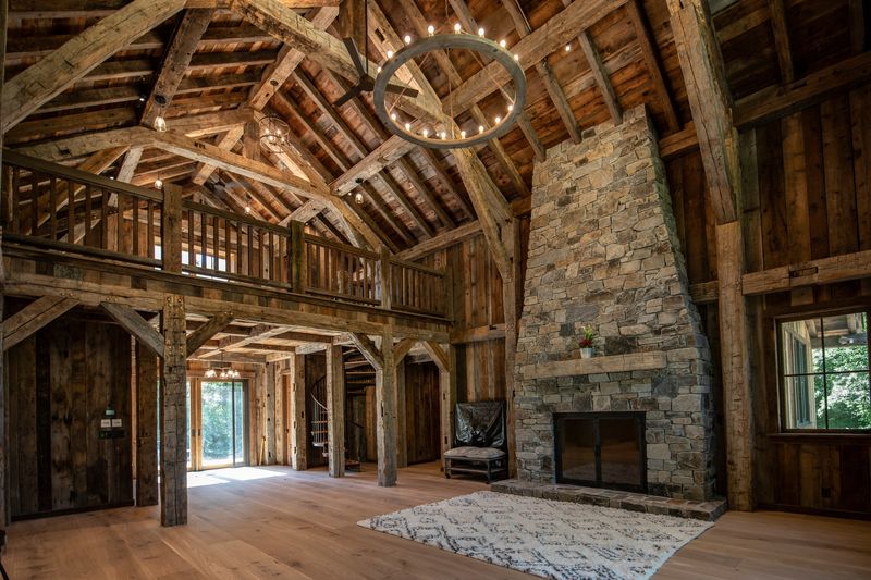 These 10 Rustic Decorating Trends Are Thriving In Alaska's Unique Homes - Decor Hint Reclaimed Timber Accent Walls