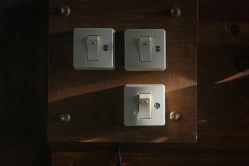 10+ Home Repairs To Consider Before Selling Your Los Angeles Property - Decor Hint Update Outlet And Switch Plates