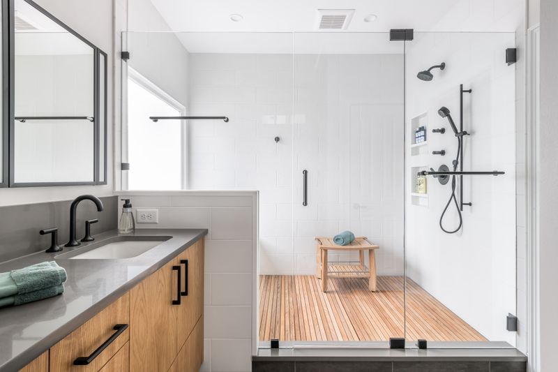 19 Unrealistic HGTV Projects That Would Never Work In Lubbock Homes - Decor Hint Spa Bathrooms With Wet Rooms