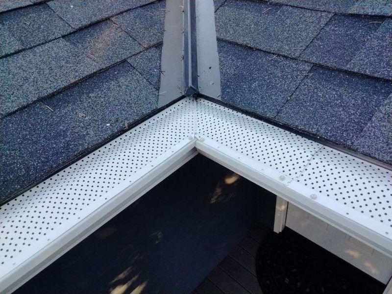 Seattle's Top 10 Exterior Design Ideas For Wet Climates - Decor Hint Integrated Gutter Systems