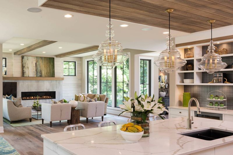 11 Outdated Kitchen Trends In Kentucky, And 9 Classics That Never Go Out Of Style - Decor Hint Pendant Lighting Over Islands Creates Focused Brilliance