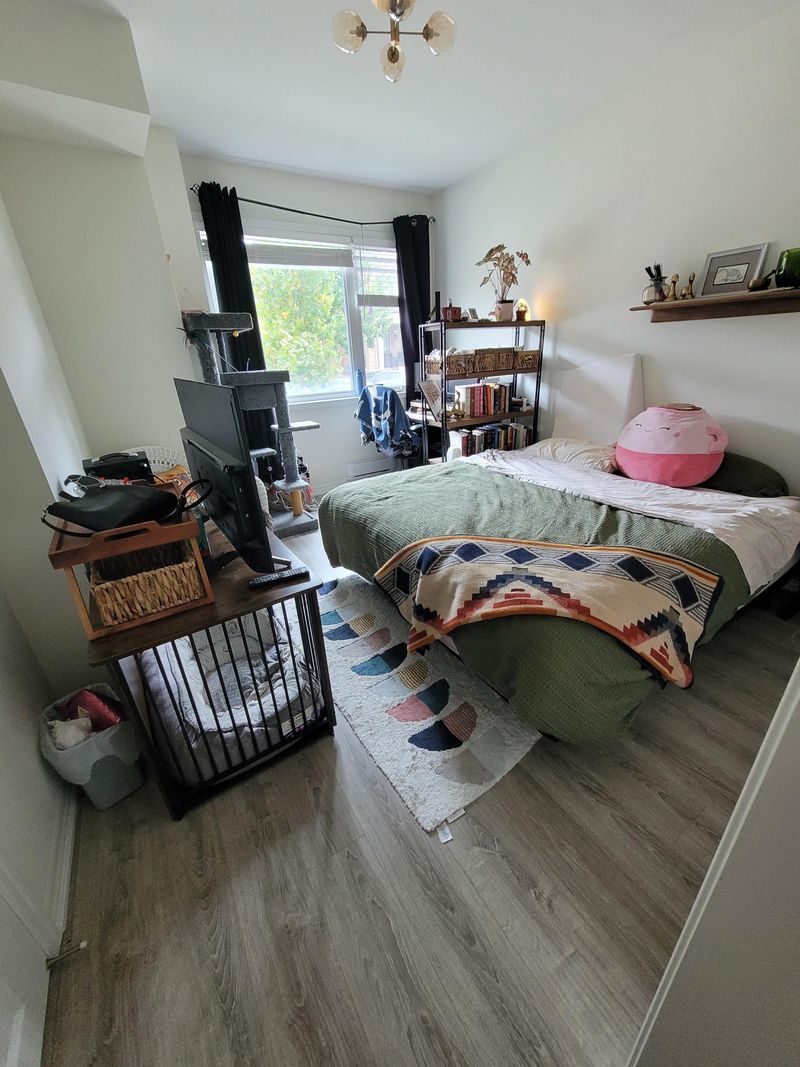 10 Things You Should Never Keep In Your Bedroom & 10 Items Everyone Needs - Decor Hint Cluttered Desks (never keep)