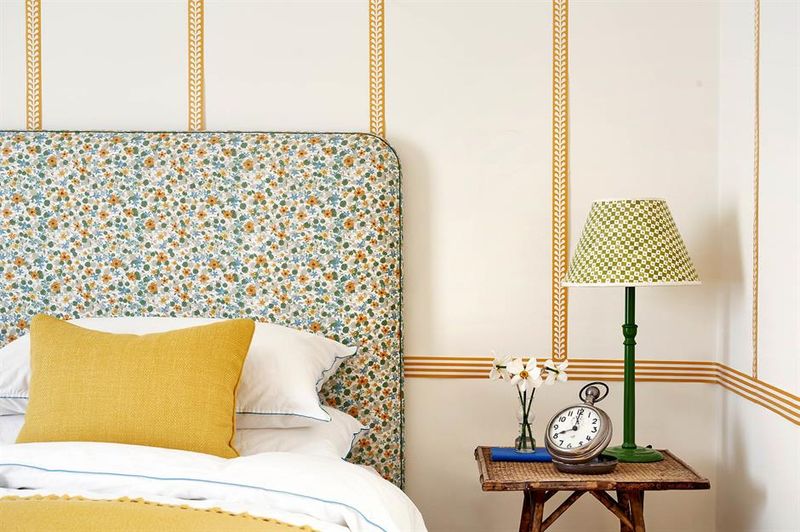18 Nostalgic Home Trends That Ruin Boomers' Homes - Decor Hint Wallpaper Borders