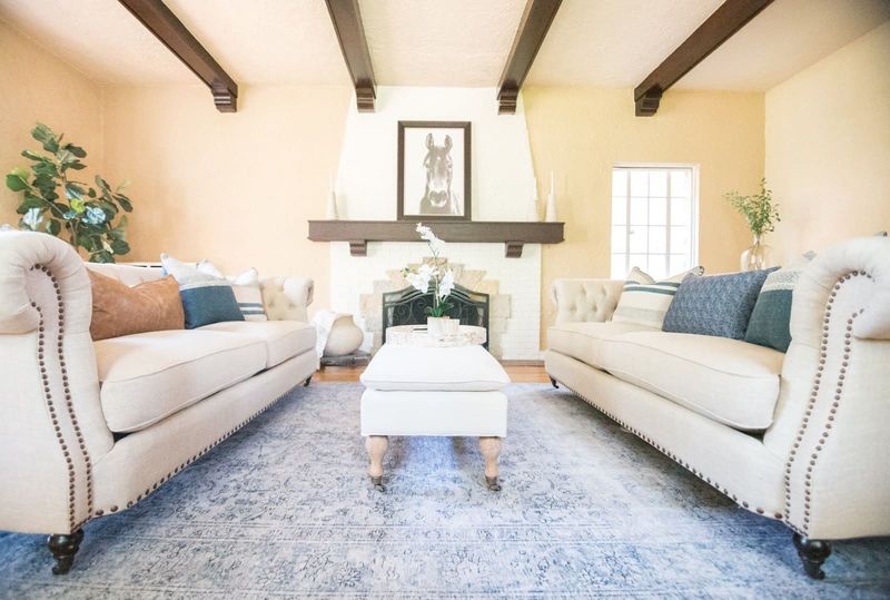 Maine Designers Reveal 17 Paint Trends On Their Way Out And 5 Already Gone - Decor Hint Tuscan Gold Walls (already gone)