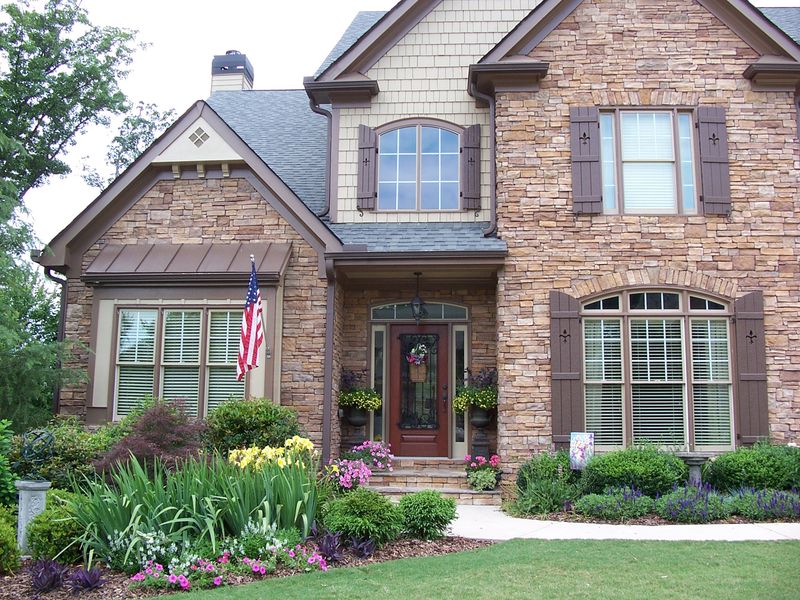 11 Bold Brick Curb Appeal Moves From Georgia Bungalows - Decor Hint Lush Landscaping To Frame Brick Facades