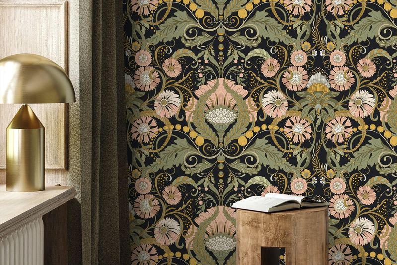 Traditional Wallpaper With Bold Prints
