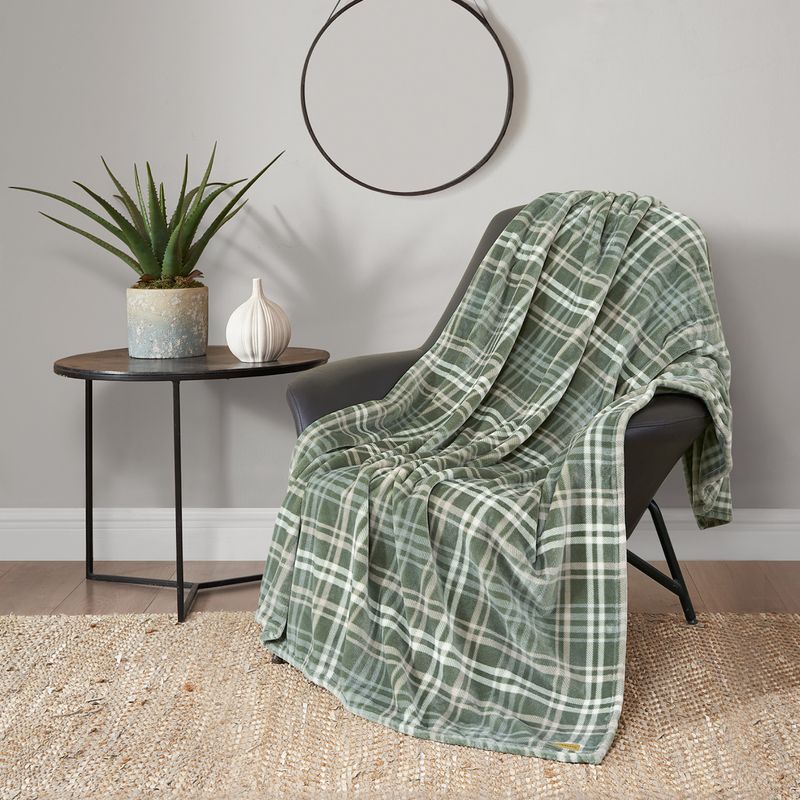 12 Cozy Washington Cabin Touches That Take You Back - Decor Hint Wool Plaid Throw Blankets