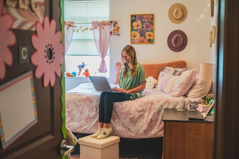 8 Bedroom Looks You'll See All Over North Carolina Interiors - Decor Hint Preppy University Chic