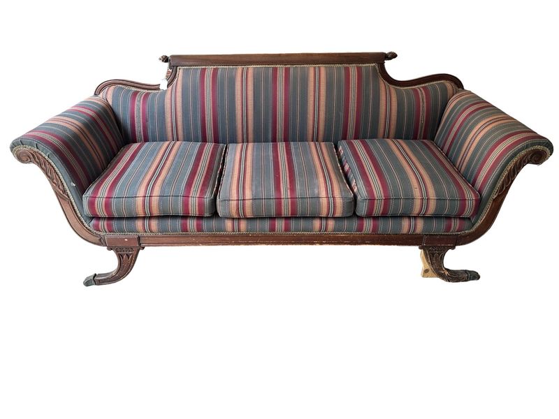 10 Furniture Colors To Ditch In 2025 And 10 That Should've Never Happened - Decor Hint Burgundy And Hunter Green Combo