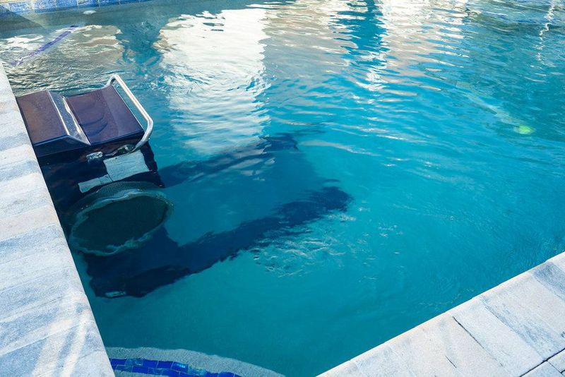 37 Stylish Poolside Designs That Make Everyday Feel Like Vacation - Decor Hint Underwater Exercise Equipment