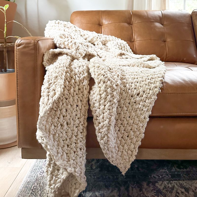 Simple Yet Chic 12 Decor Ideas For A Beautiful Home - Decor Hint Cozy Throw Blankets
