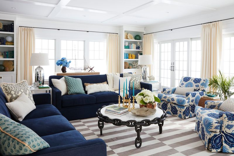 7 Sofa Colors Falling Out Of Style In Georgia, And 7 That Always Work - Decor Hint Navy Blue Never Disappoints