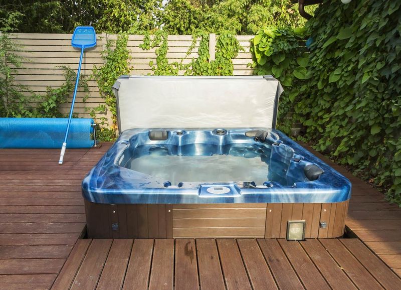 18 Features Buyers Are Starting To Avoid In Modern Homes - Decor Hint Outdoor Hot Tubs