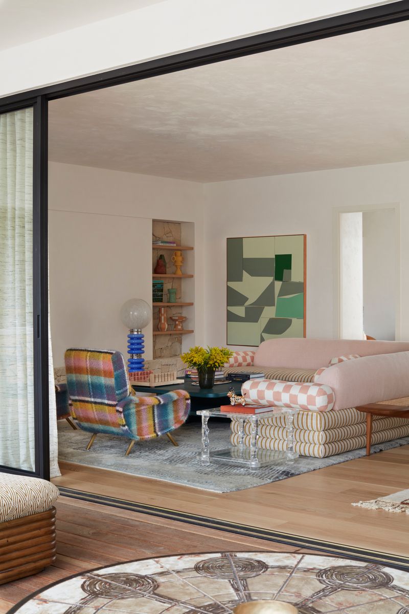 Inside A Mediterranean-Style Home In Byron Bay With A Breathing Room And Feel-Good Vibes - Decor Hint Custom Furniture Solutions