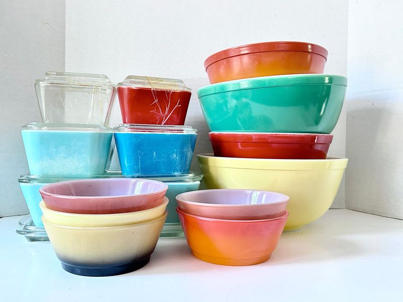4 Indiana's Once-Popular Collectibles That Have Crashed And 6 Others Still On The Rise - Decor Hint Pyrex And Fire-King Glassware