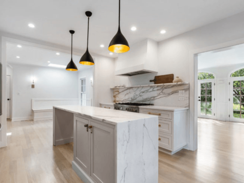 10 Dated Backsplash Trends And 10 Timeless Options They Should Be Exchanged With - Decor Hint Timeless: Marble Slabs