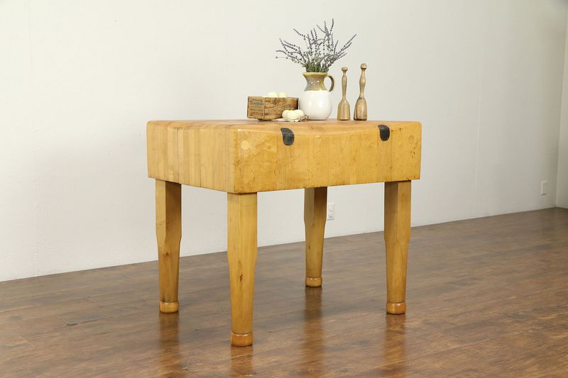 9 Vintage And Antique Decor Pieces You Should Avoid Having In Your Home And 9 To Own Instead - Decor Hint Own: Vintage Cutting Boards
