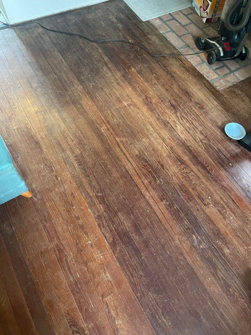 15 Kitchen Details That Should Warn Sellers About Buyer Turnoffs In St Louis - Decor Hint Cracked Flooring