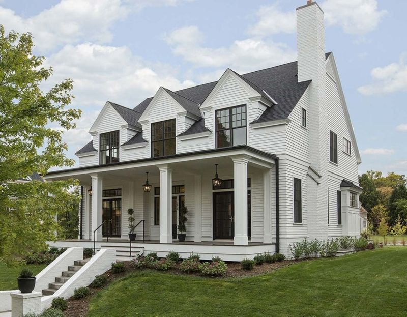 11 Of The Best Exterior Paint Colors According To Designers – These Are The Go-To Shades From Tried And Trusted Brands - Decor Hint Crisp Arctic White