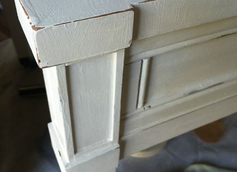 8 Antiques To Hunt For In Vermont This Year And 8 To Avoid - Decor Hint Overpainted Farmhouse Tables