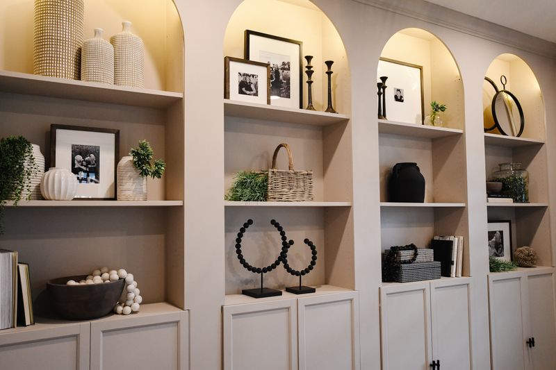 11 Classic Looks Still Going Strong In Eureka Springs - Decor Hint Built-in Bookshelves with Arched Tops