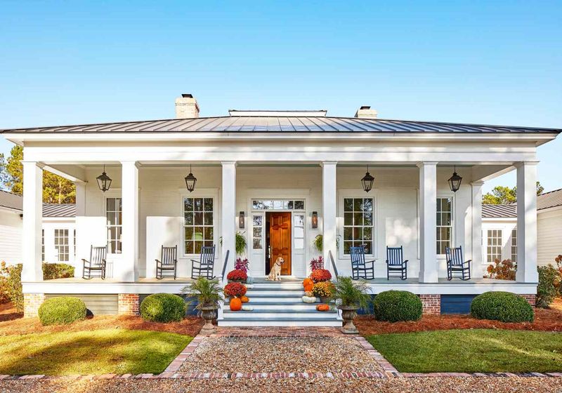 11 Bold Brick Curb Appeal Moves From Georgia Bungalows - Decor Hint Eye-Catching Porch Columns And Railings
