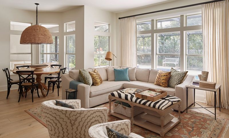 10 Living Room Layout Tricks That Just Work In Texas Houses - Decor Hint Create Conversation Zones With Sectionals