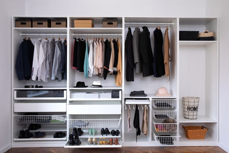 10 Common Home Staging Mistakes That Waste Your Time And Don't Improve Rooms - Decor Hint Shoving Clutter Into Closets