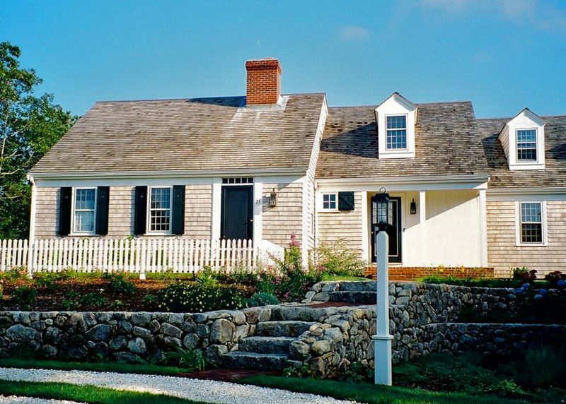 The Charm Of Cape Cod Houses 13 Things You Should Know - Decor Hint Minimal Exterior Ornamentation
