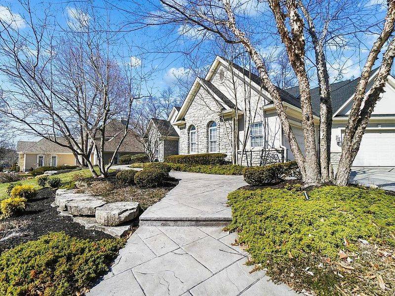 12 Dated Ohio House Styles That May Not Make It To The Next Generation - Decor Hint Builder-Grade Suburban Boxes With Zero Character