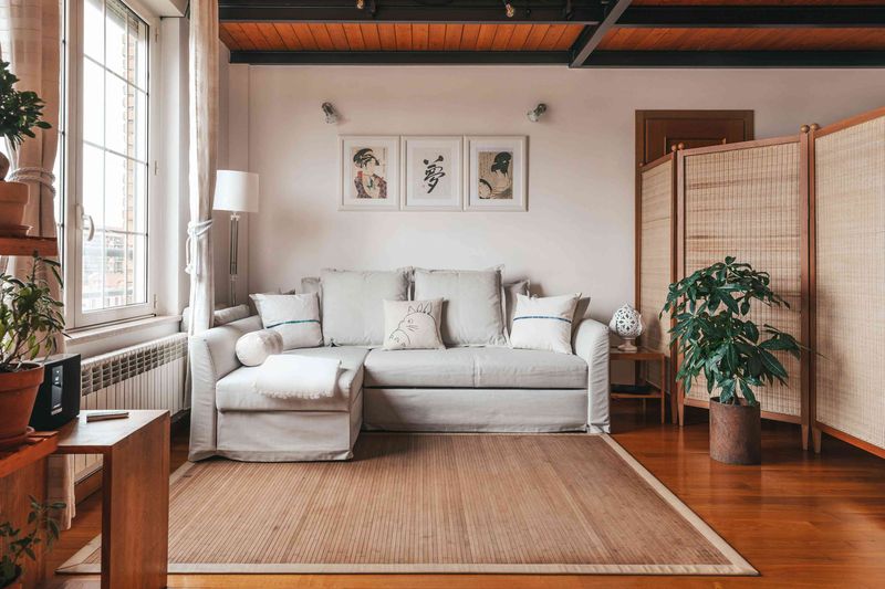 Inside 12 Modern Trends Iowa Experts Warn Against And 7 That Lost All Appeal - Decor Hint Bead Curtains