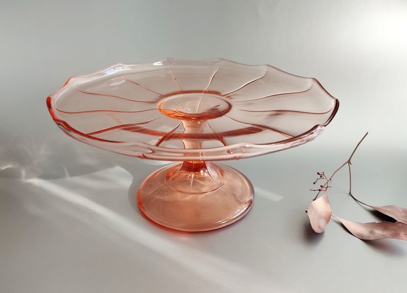 9 Antiques New York Collectors Are Betting On And 9 You Might Regret Keeping - Decor Hint Pressed Glass Décor (Let Go)
