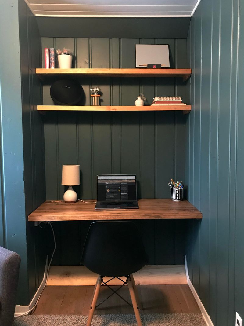 16 Tiny Room Layouts That Just Work - Decor Hint Small Writing Desk Tucked into a Nook