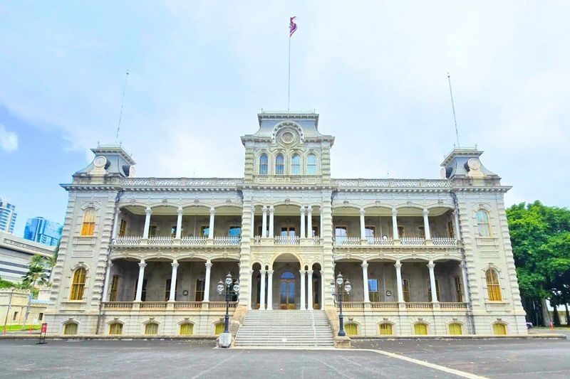 Visit Iolani Palace In The Heart Of Honolulu, Hawaii - Decor Hint Veranda