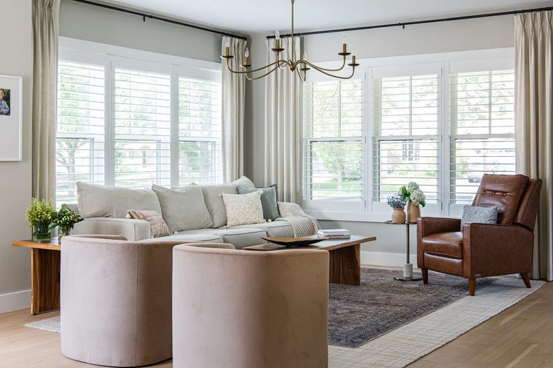 11 Home Decor Mistakes That Scream Cheap Instantly (Plus 6 You Should Especially Avoid For A Fancy Living Place) - Decor Hint Cheap Window Treatments