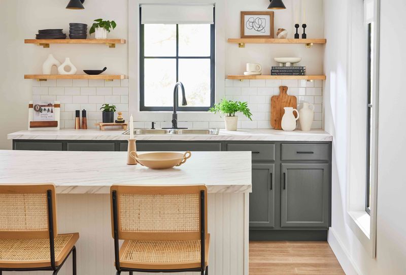 How To Fake A Deep Clean 10 Visual Tricks And 7 Spotless Secrets That Impress Guests - Decor Hint Clear Off Countertops
