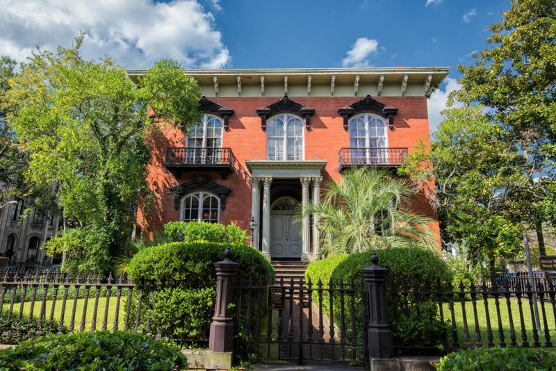 24 Historic Mansions In Georgia That Offer Glimpse Into The Grandeur Of Bygone Eras - Decor Hint Mercer House – Savannah