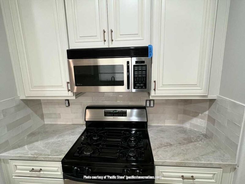 15 Kitchen Dealbreakers Nevada Homebuyers Can't Stand, According To Designers - Decor Hint Cramped Countertops