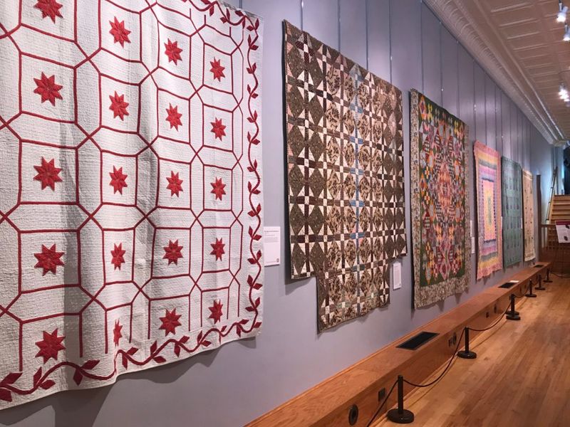 Designers In Iowa Still Use These 5 Antique Decor Elements But Avoid These 5 - Decor Hint Vintage Quilts Add Cozy Comfort