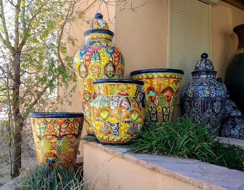 13 Things That Prove Outdoor Living In New Mexico Stays Effortlessly Charming - Decor Hint Integrating Art And Sculpture Into Gardens