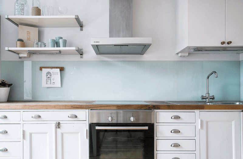10 Dated Backsplash Trends And 10 Timeless Options They Should Be Exchanged With - Decor Hint Timeless: Solid Glass Panels