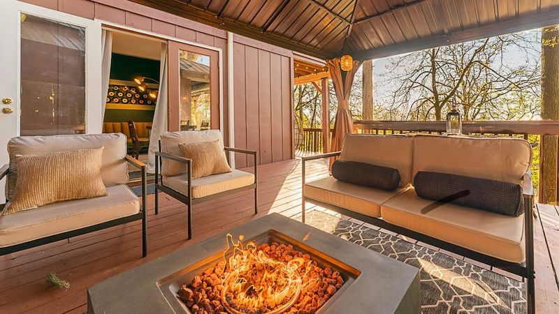 The Most Enchanting Outdoor Setups You'll See Around Oregon Streets - Decor Hint Cozy Seating Areas with Layered Cushions and Throws