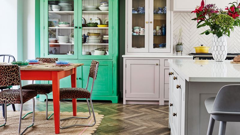 Oversized dining table (avoid)