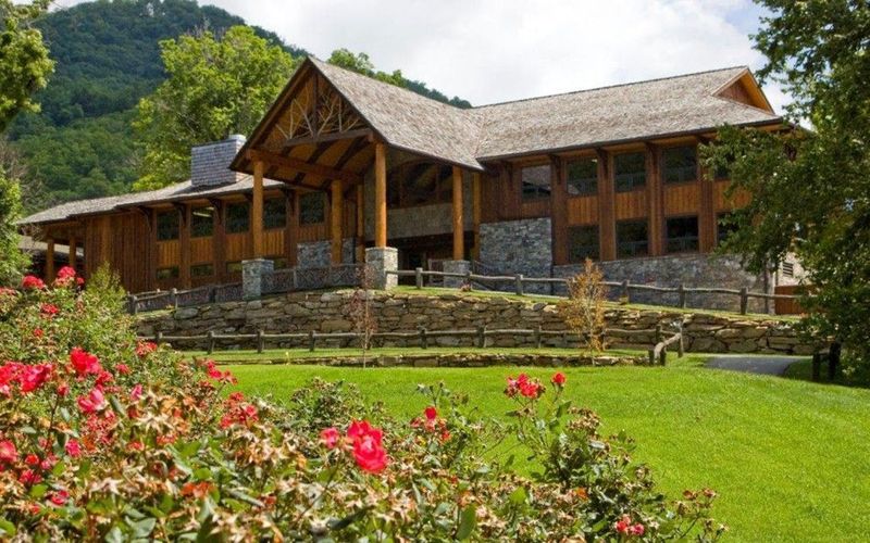 BUY: Hendersonville's Retirement-Friendly Neighborhoods