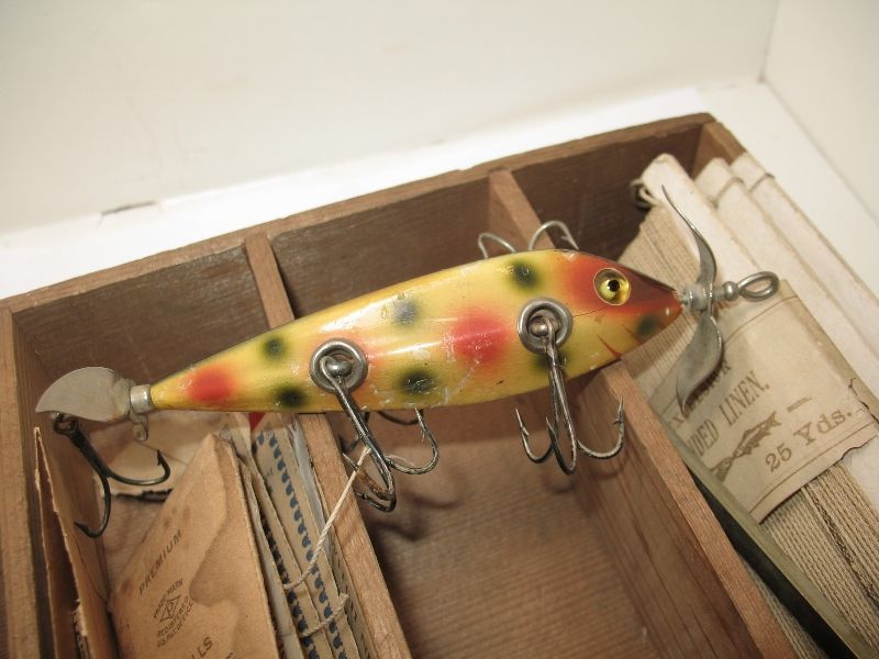 Found In Attics, Sold For Thousands: 17 1900s Antiques Worth Looking For - Decor Hint Vintage Fishing Gear