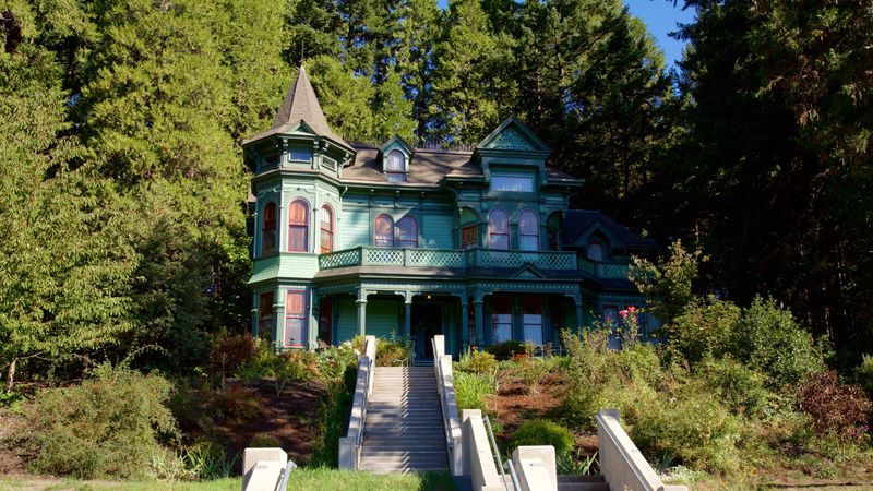 Shelton McMurphey Johnson House In Eugene Showcases Victorian Charm Inside And Out - Decor Hint Landscaping And Outdoor Spaces