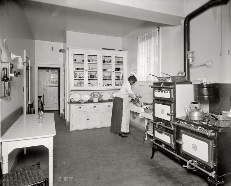 22 Photos That Show What American Homes Truly Looked Like 100 Years Ago - Decor Hint Kitchen Workhorses
