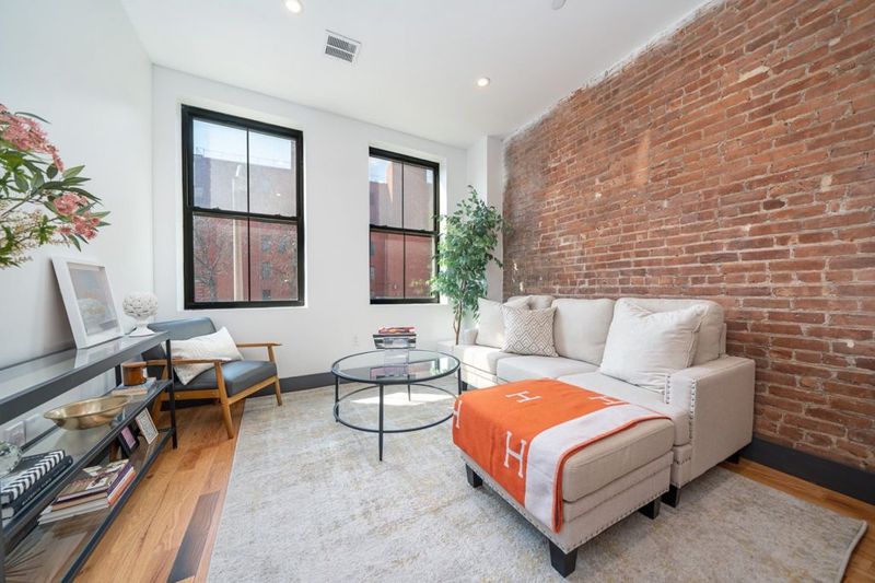 5 Retro Touches In Jersey City Homes Trending Again And 3 That Never Faded - Decor Hint Exposed Brick Walls That Never Lost Appeal
